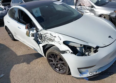 2018 Tesla Model 3 Long Range/Mid Range из США, поврежденный, VIN 5YJ3E1EA8JF035250